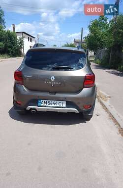 Хэтчбек Renault Sandero StepWay 2019 в 