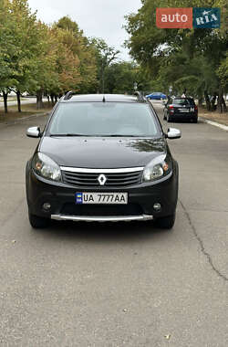 Внедорожник / Кроссовер Renault Sandero StepWay 2012 в 