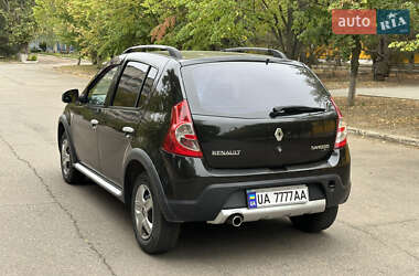 Внедорожник / Кроссовер Renault Sandero StepWay 2012 в 