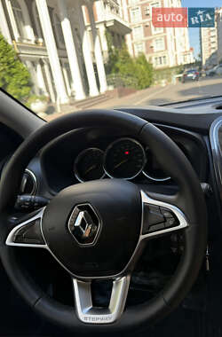 Хэтчбек Renault Sandero StepWay 2019 в 