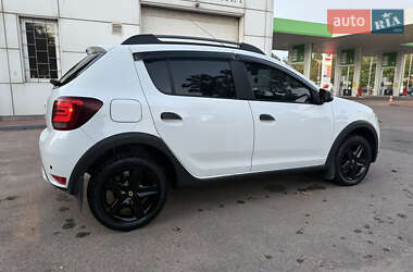 Хэтчбек Renault Sandero StepWay 2019 в 