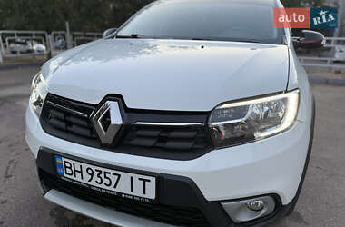 Хэтчбек Renault Sandero StepWay 2019 в 