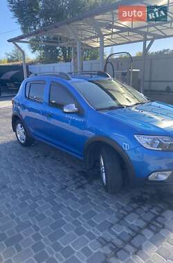 Хэтчбек Renault Sandero StepWay 2016 в 