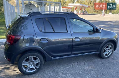 Хэтчбек Renault Sandero StepWay 2017 в 
