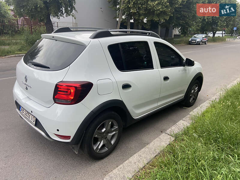 Хэтчбек Renault Sandero StepWay 2021 в 
