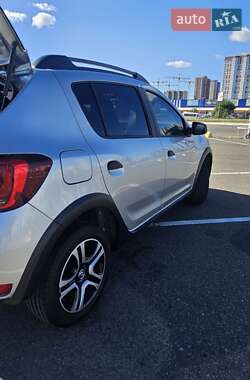 Хэтчбек Renault Sandero StepWay 2020 в 