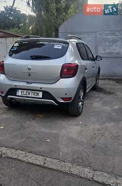Хэтчбек Renault Sandero StepWay 2020 в 