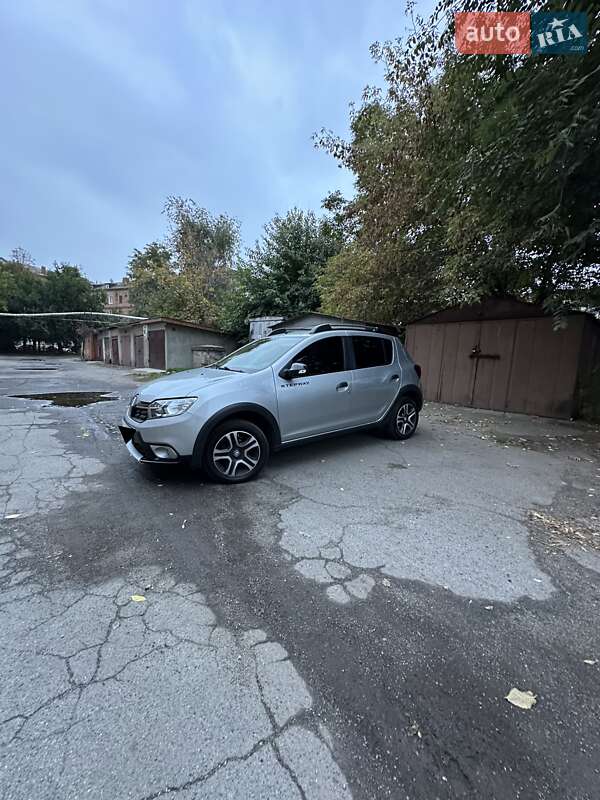 Хэтчбек Renault Sandero StepWay 2021 в 