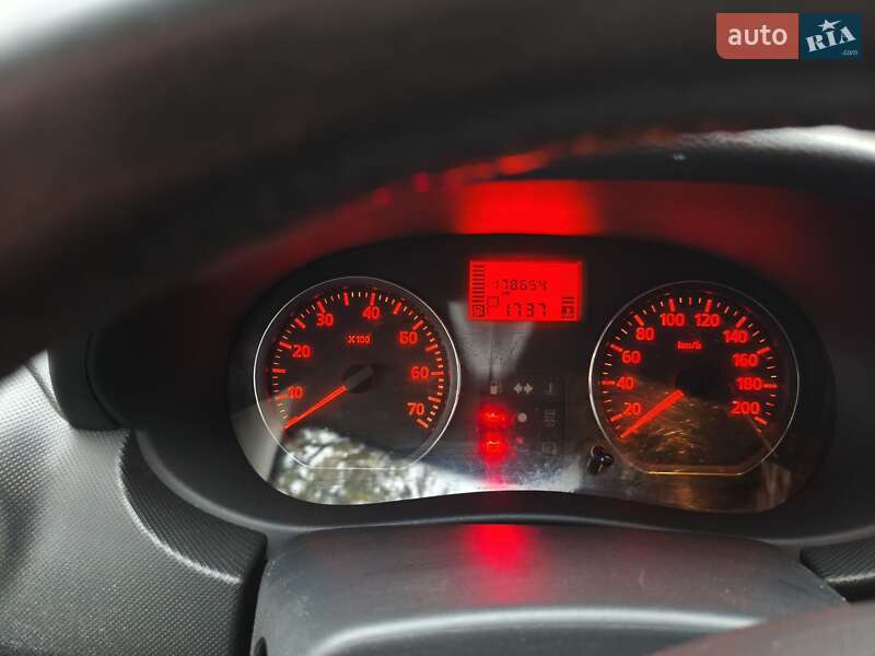 Внедорожник / Кроссовер Renault Sandero StepWay 2012 в Шостке