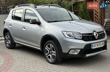 Хэтчбек Renault Sandero StepWay 2019 в 