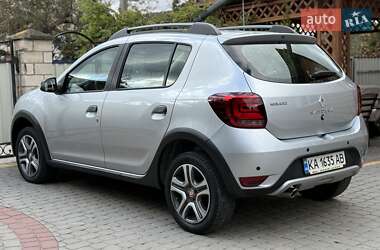 Хэтчбек Renault Sandero StepWay 2019 в 