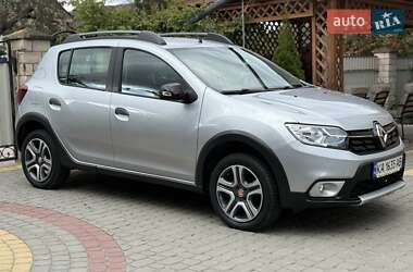 Хэтчбек Renault Sandero StepWay 2019 в 