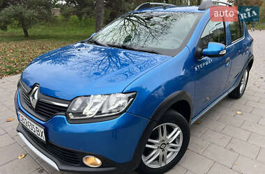 Хэтчбек Renault Sandero StepWay 2016 в 