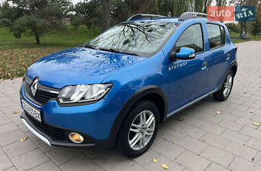 Хэтчбек Renault Sandero StepWay 2016 в 