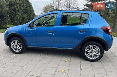 Хэтчбек Renault Sandero StepWay 2016 в 