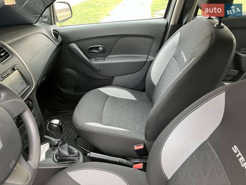 Внедорожник / Кроссовер Renault Sandero StepWay 2015 в Нетешине