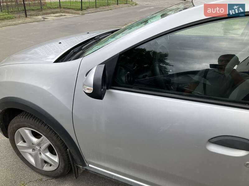 Внедорожник / Кроссовер Renault Sandero StepWay 2015 в Нетешине