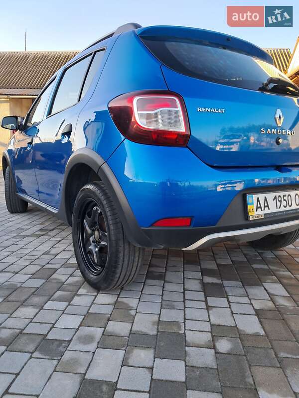Внедорожник / Кроссовер Renault Sandero StepWay 2013 в Городке