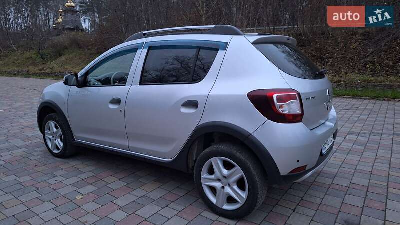 Хэтчбек Renault Sandero StepWay 2016 в Тернополе фото 3 Хэтчбек Renault Sandero StepWay 2016 в Тернополе