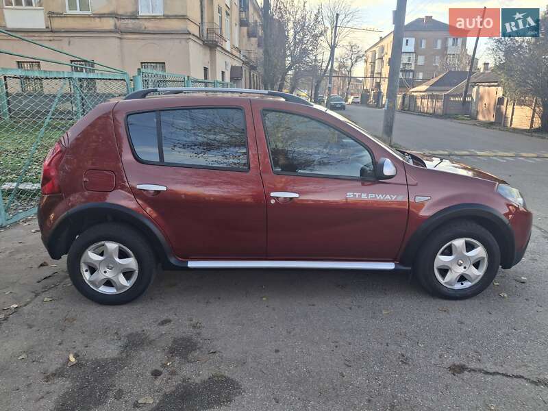 Внедорожник / Кроссовер Renault Sandero StepWay 2011 в Кривом Роге