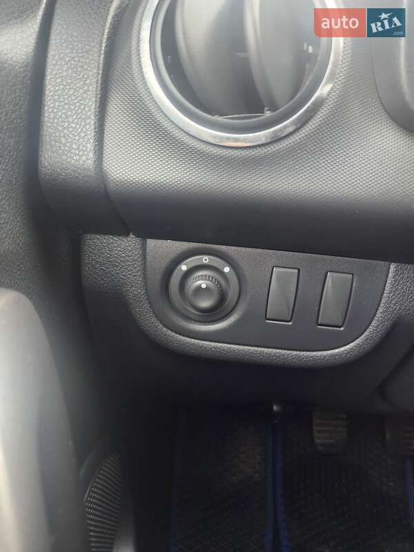 Позашляховик / Кросовер Renault Sandero StepWay 2015 в Харкові фото 8 Позашляховик / Кросовер Renault Sandero StepWay 2015 в Харкові