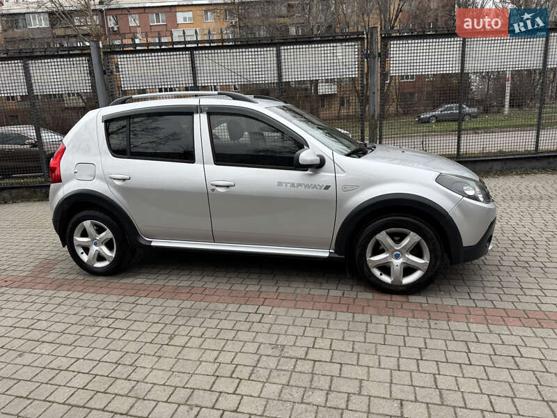 Renault Sandero StepWay 2010 Renault Sandero StepWay 2010