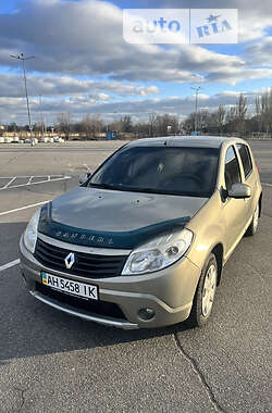 Renault Sandero 2011