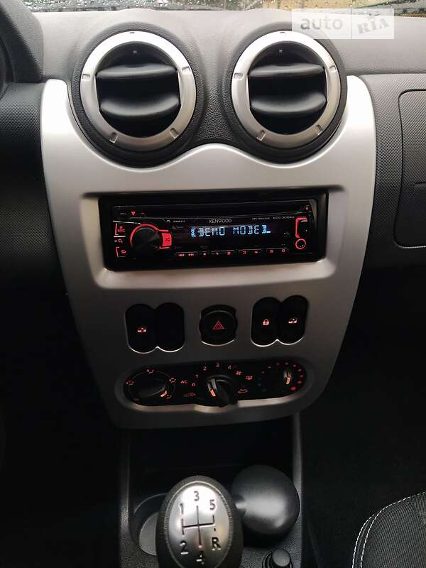 Хэтчбек Renault Sandero 2012 в Ахтырке