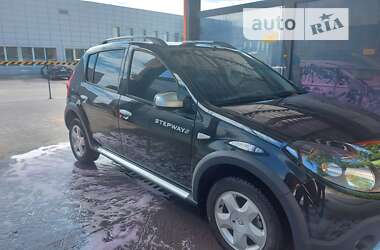 Хетчбек Renault Sandero 2012 в 