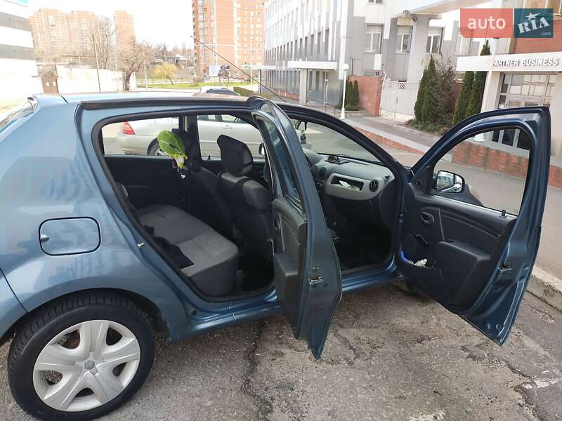 Хэтчбек Renault Sandero 2010 в Одессе