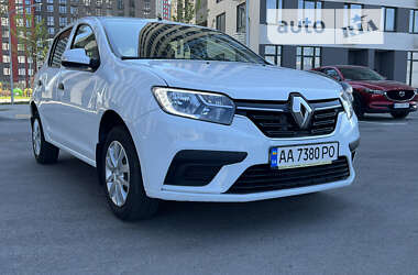 Хэтчбек Renault Sandero 2017 в Киеве