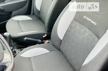 Renault Sandero 2014