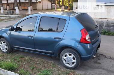 Хэтчбек Renault Sandero 2010 в Тульчине