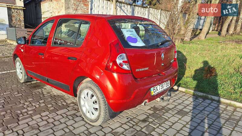 Хэтчбек Renault Sandero 2010 в Каменец-Подольском