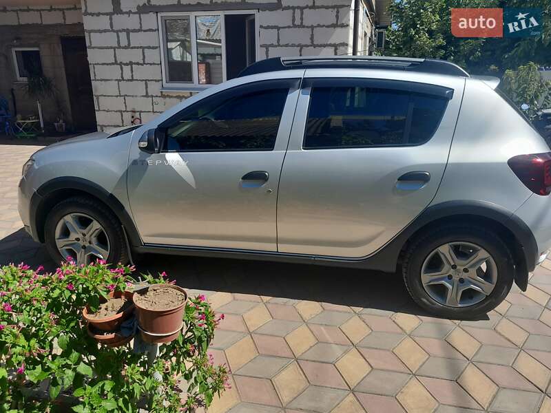 Хэтчбек Renault Sandero 2017 в Покровском