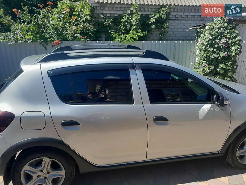 Хэтчбек Renault Sandero 2017 в Покровском