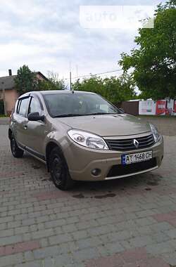 Renault Sandero 2011