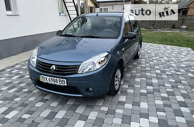 Хетчбек Renault Sandero 2010 в Лубнах