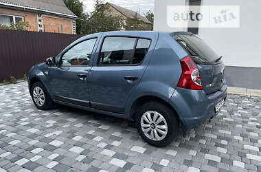 Хетчбек Renault Sandero 2010 в Лубнах