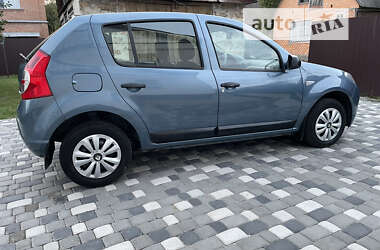 Хетчбек Renault Sandero 2010 в Лубнах