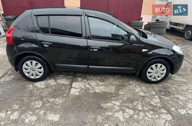 Хэтчбек Renault Sandero 2012 в Сокале