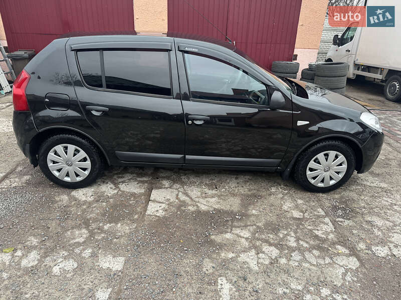 Хэтчбек Renault Sandero 2012 в Сокале