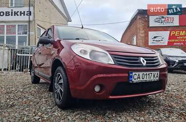 Хэтчбек Renault Sandero 2011 в Смеле