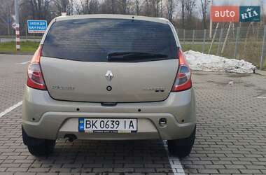 Хетчбек Renault Sandero 2011 в Дубні