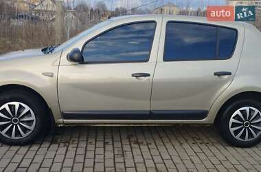 Хетчбек Renault Sandero 2011 в Дубні