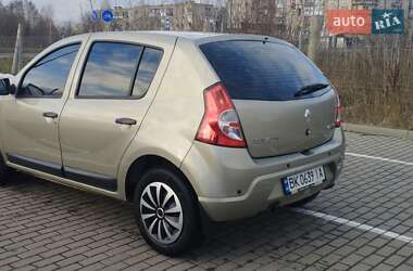 Хетчбек Renault Sandero 2011 в Дубні