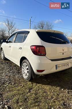 Хэтчбек Renault Sandero 2020 в Новоархангельске