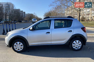 Хэтчбек Renault Sandero 2014 в Южном