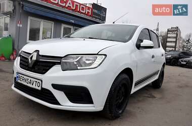 Хэтчбек Renault Sandero 2016 в Львове