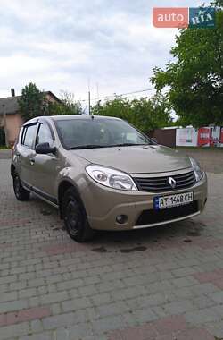 Renault Sandero 2011